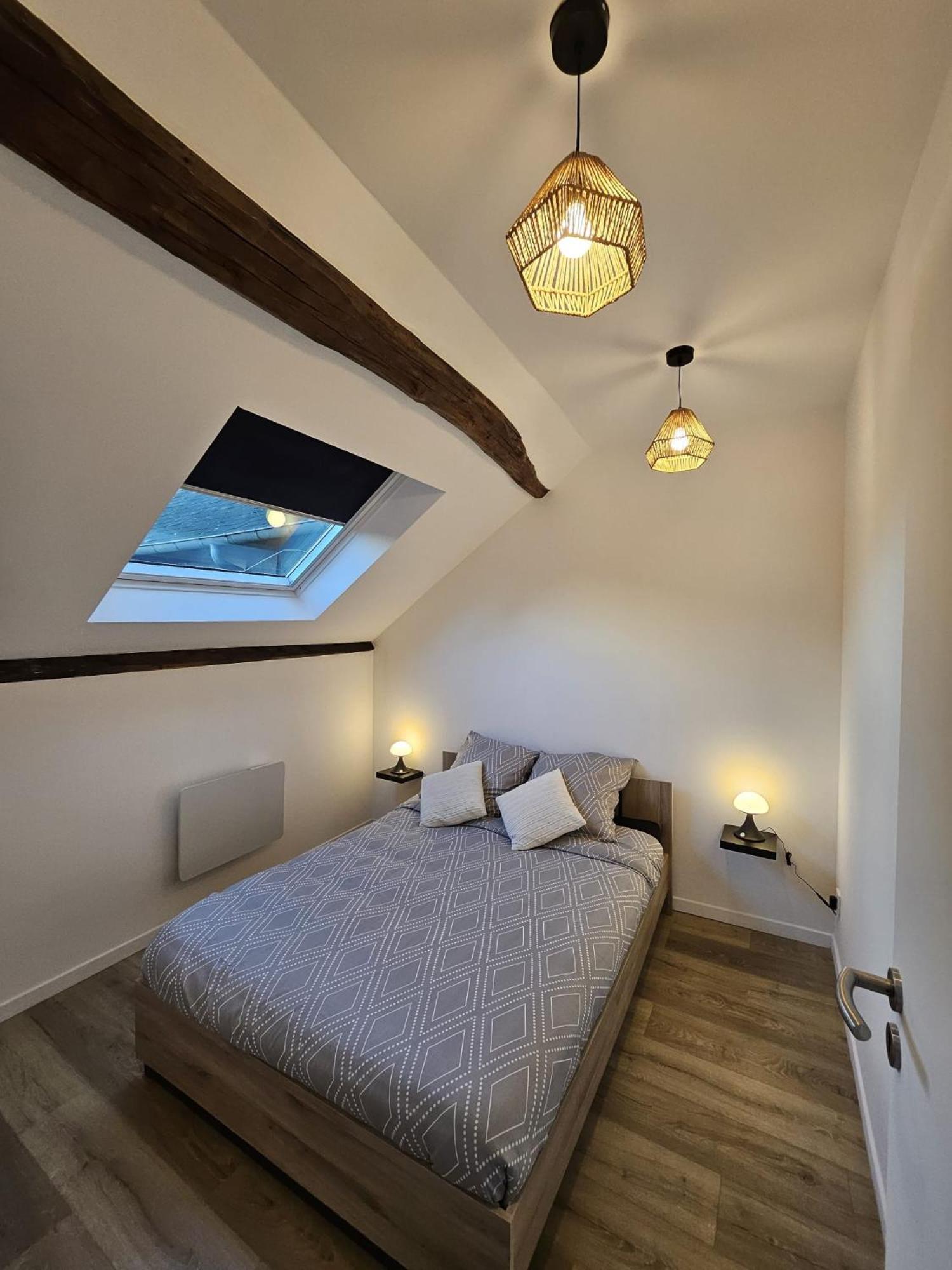 Joli Appartement Mansarde Decize Zewnętrze zdjęcie